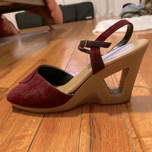 Vintage 1970s Yo-Yos Cutout Wedge Burgundy Heels AS IS